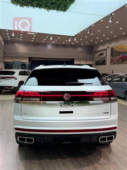 ڤۆڵکسواگن ئەتڵەس کرۆس سپۆرت